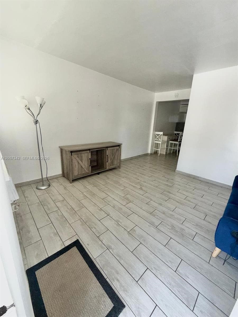 1600 Pennsylvania Ave # 4, Miami Beach, FL 33139 photo 2