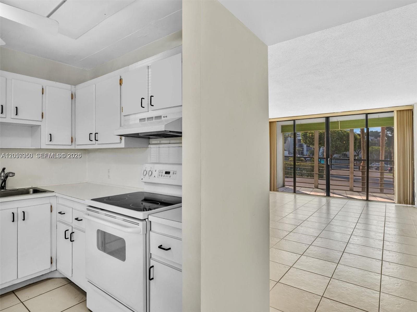 20500 W Country Club Dr # 203, Aventura, FL 33180 photo 2