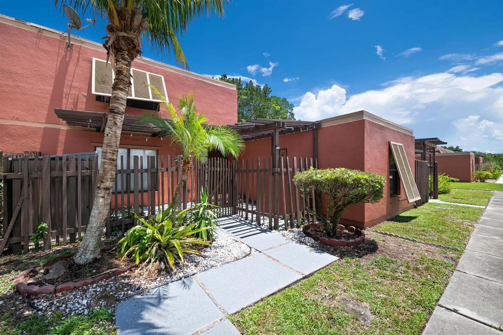 1517 Fairway Road, Pembroke Pines, FL 33026 photo 2