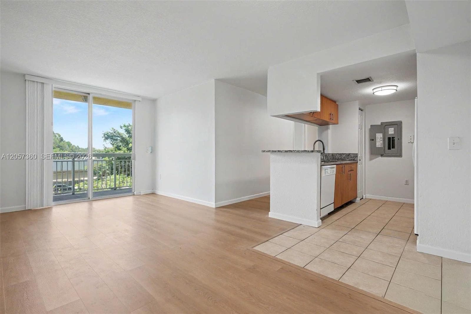 816 NW 11th St # 402, Miami, FL 33136 photo 2