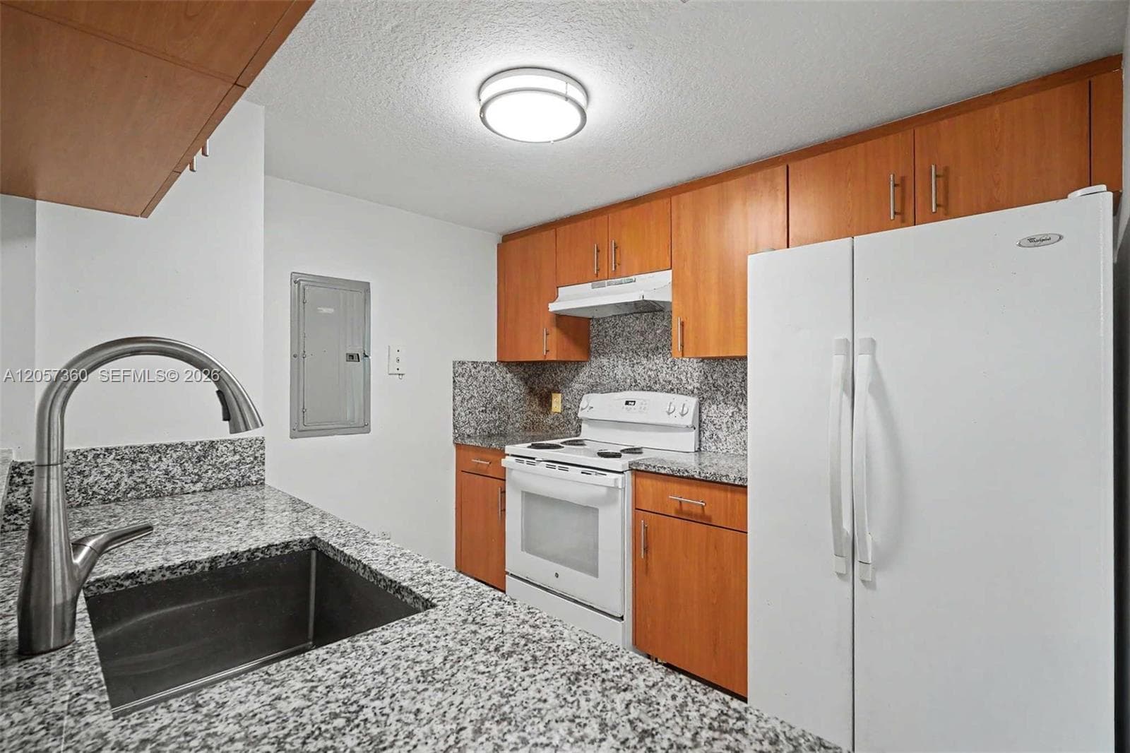816 NW 11th St # 402, Miami, FL 33136 photo 5