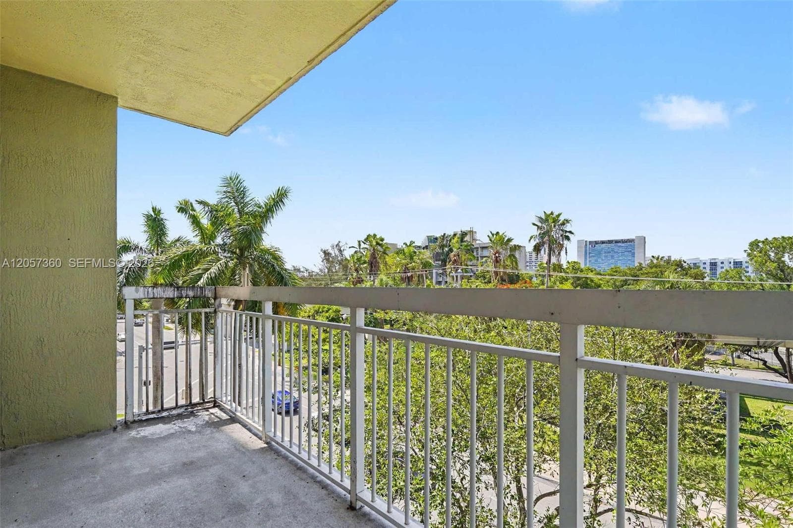 816 NW 11th St # 402, Miami, FL 33136 photo 4