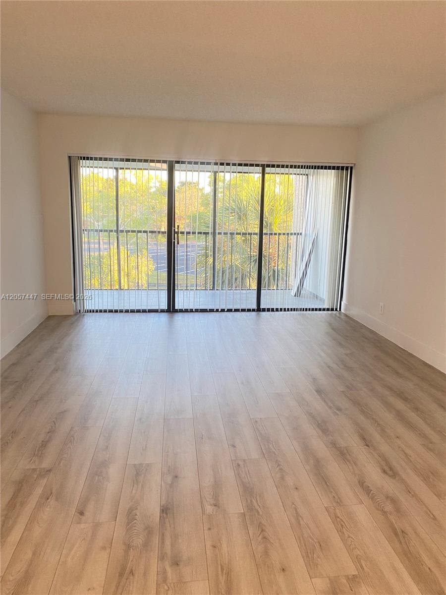 240 Lakeview Dr # 303, Weston, FL 33326 photo 2