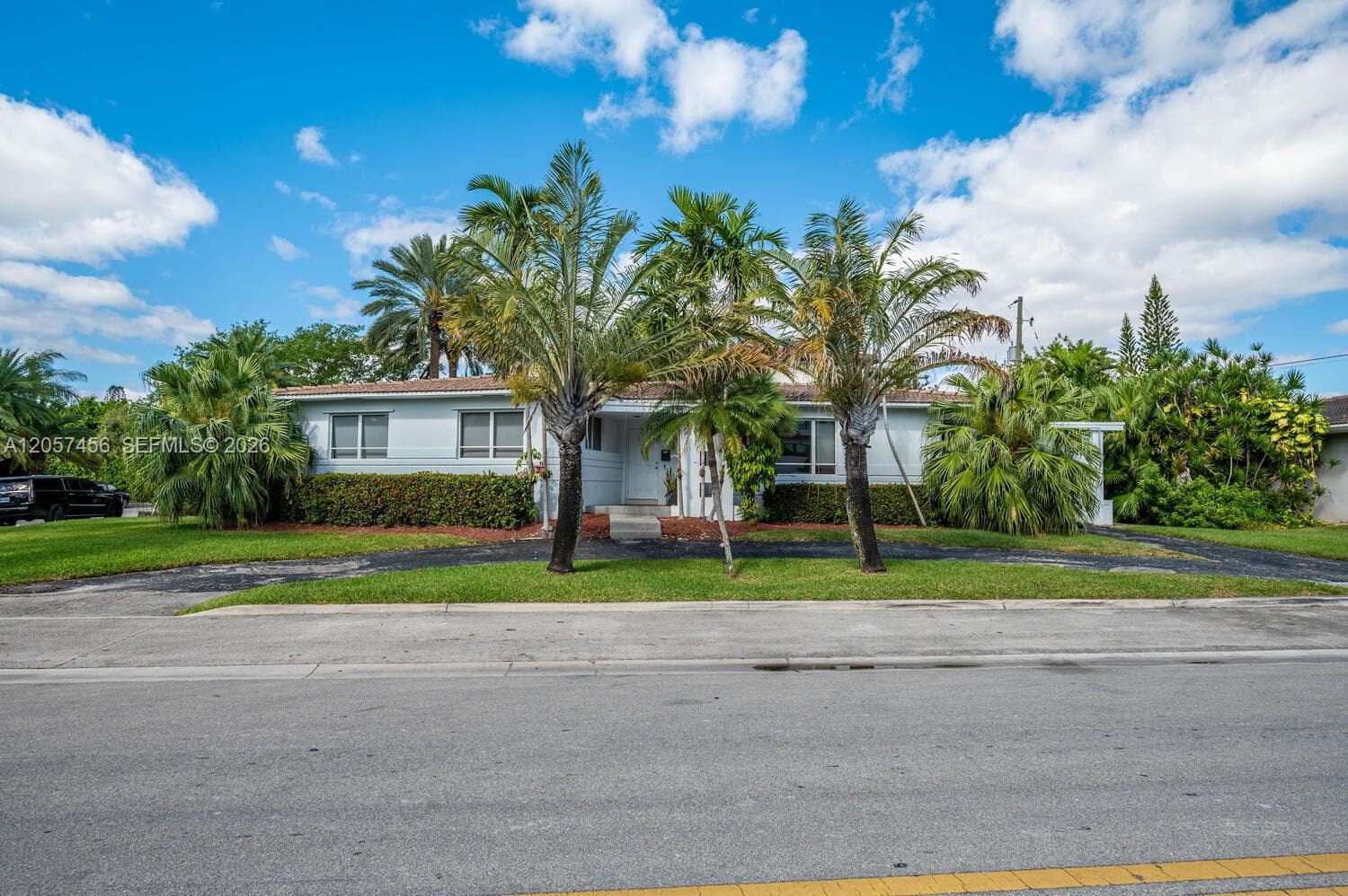 9520 E Broadview Dr, Bay Harbor Islands, FL 33154