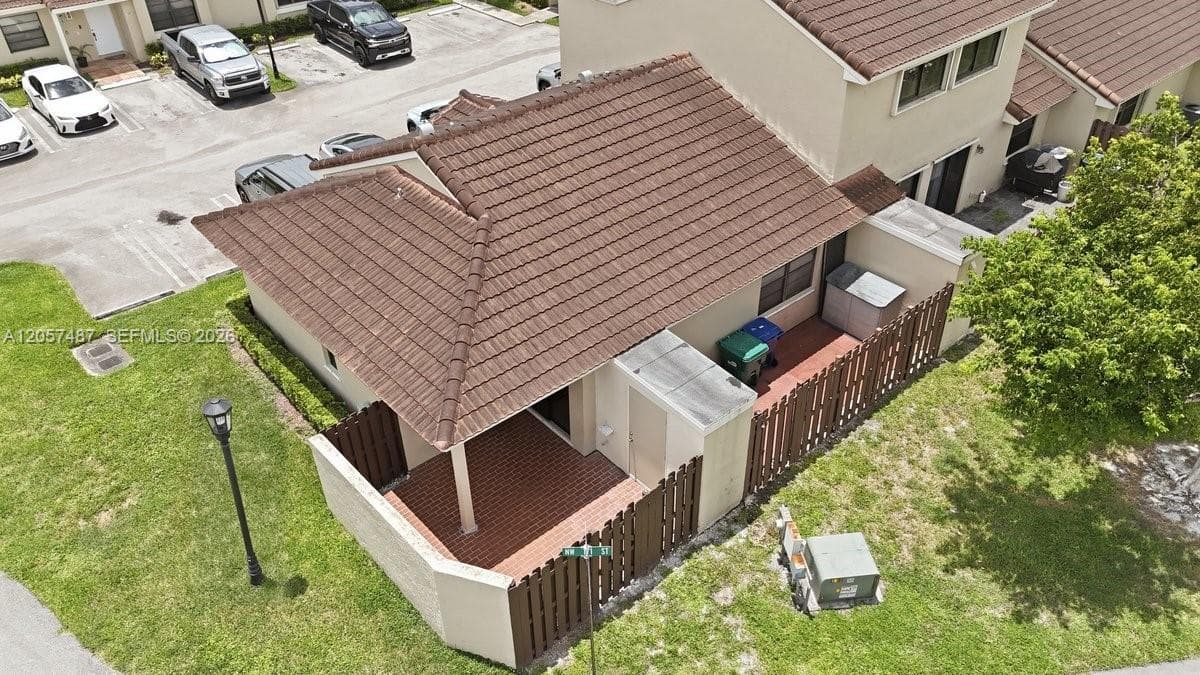 6473 NW 170th Ln, Hialeah, FL 33015 photo 2