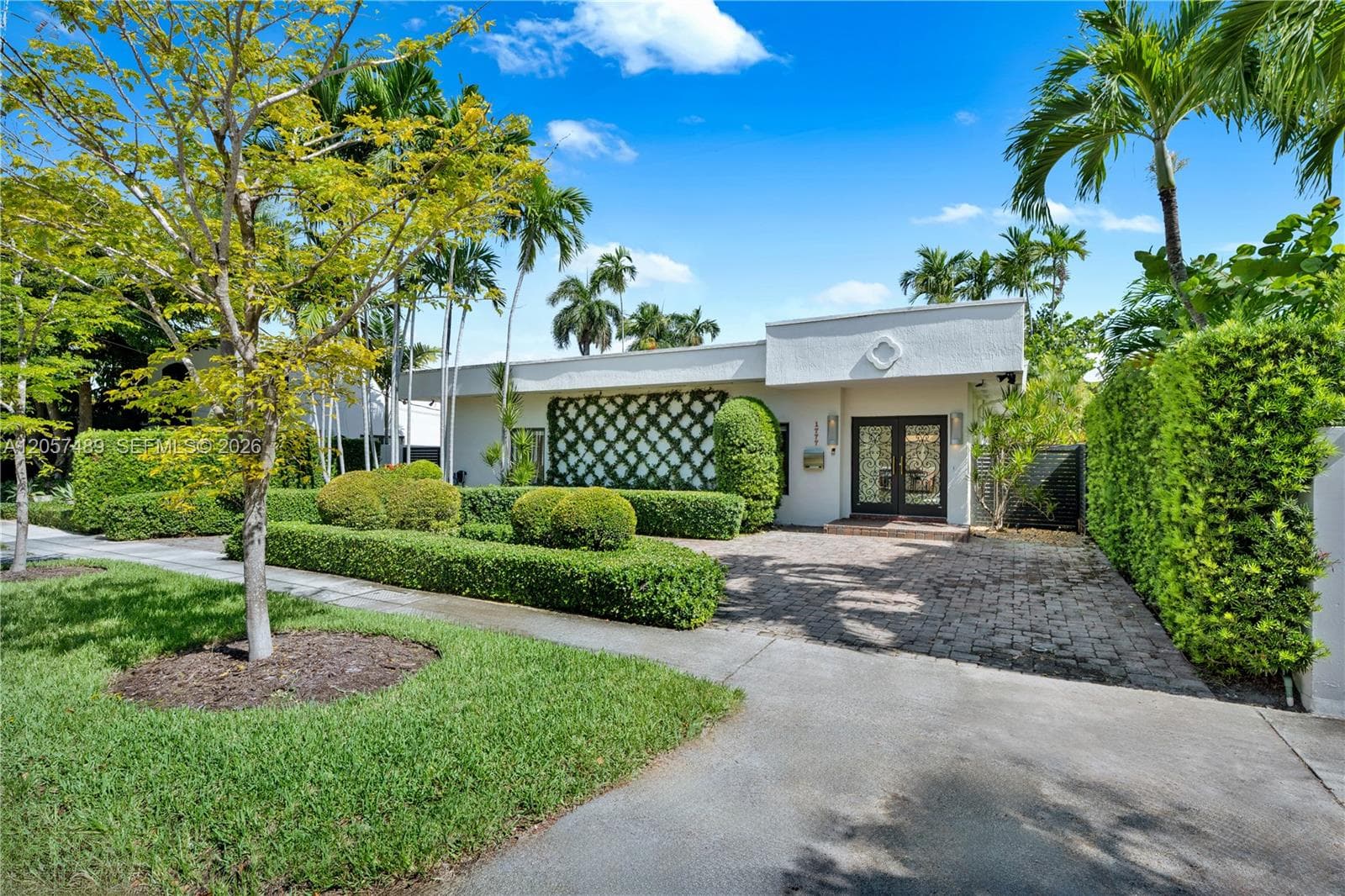 1777 Daytonia Rd, Miami Beach, FL 33141