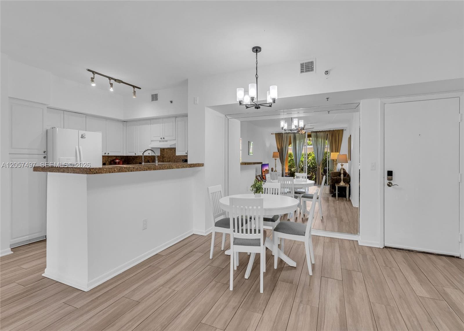 19501 E Country Club Dr # 9101, Aventura, FL 33180 photo 2