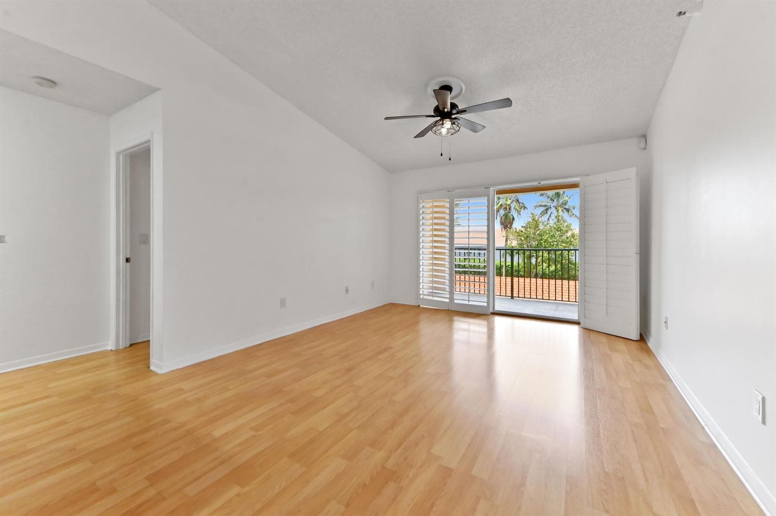 140 Yacht Club Way # 307, Hypoluxo, FL 33462 photo 4
