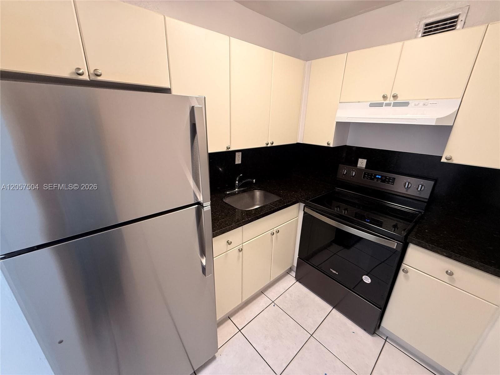 1860 SW 22nd St # 4, Miami, FL 33145 photo 4