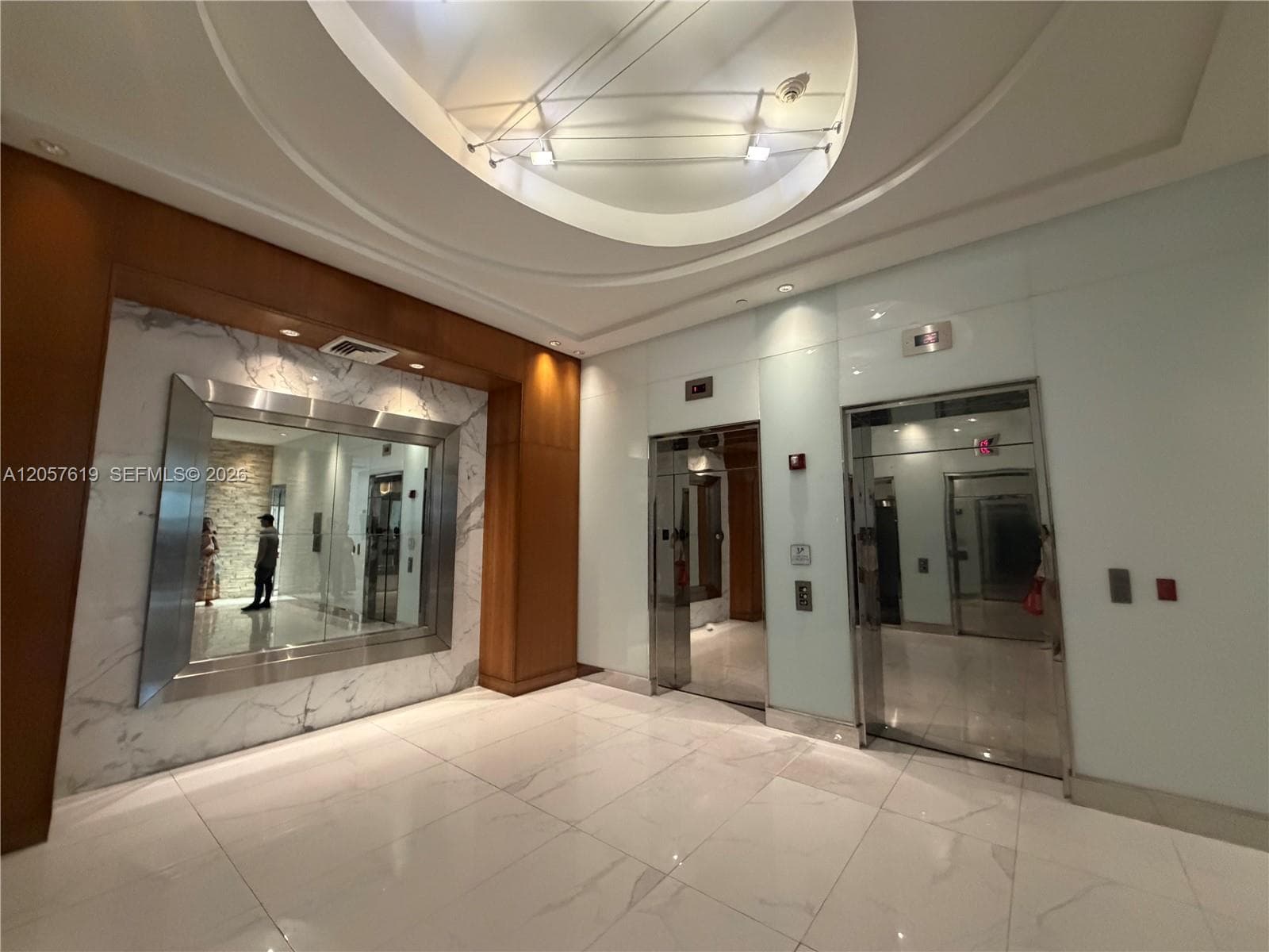 41 SE 5th St # 404, Miami, FL 33131 photo 4