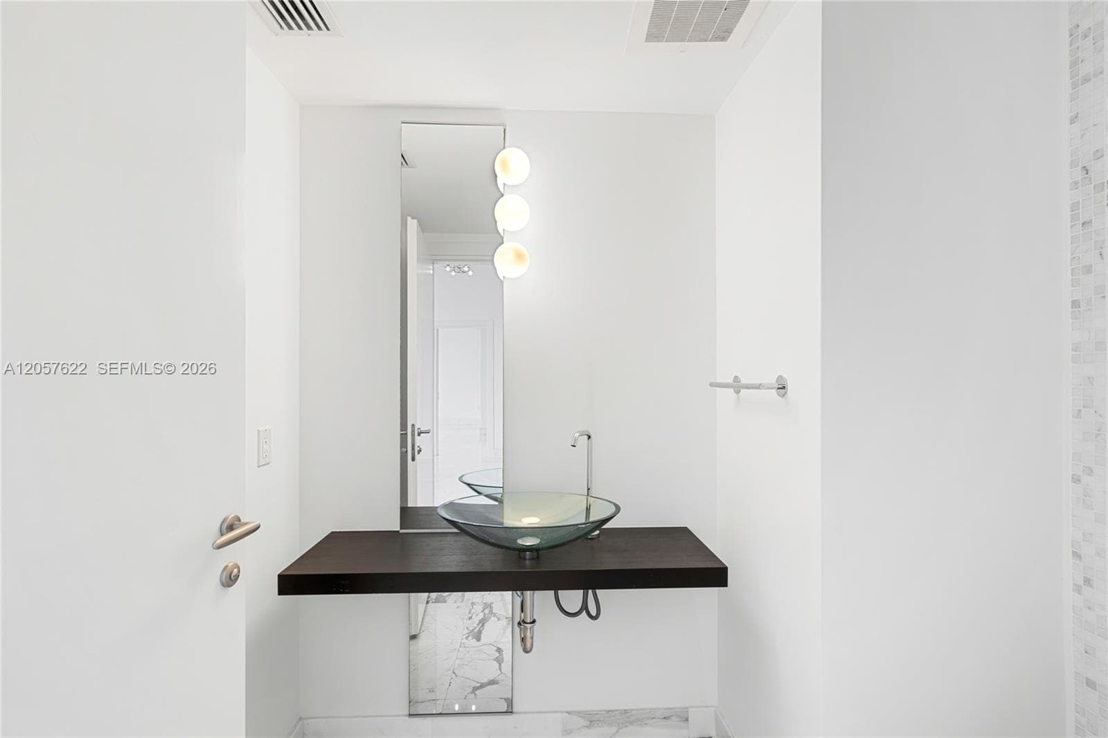 200 Biscayne Boulevard Way # 4004, Miami, FL 33131 photo 4