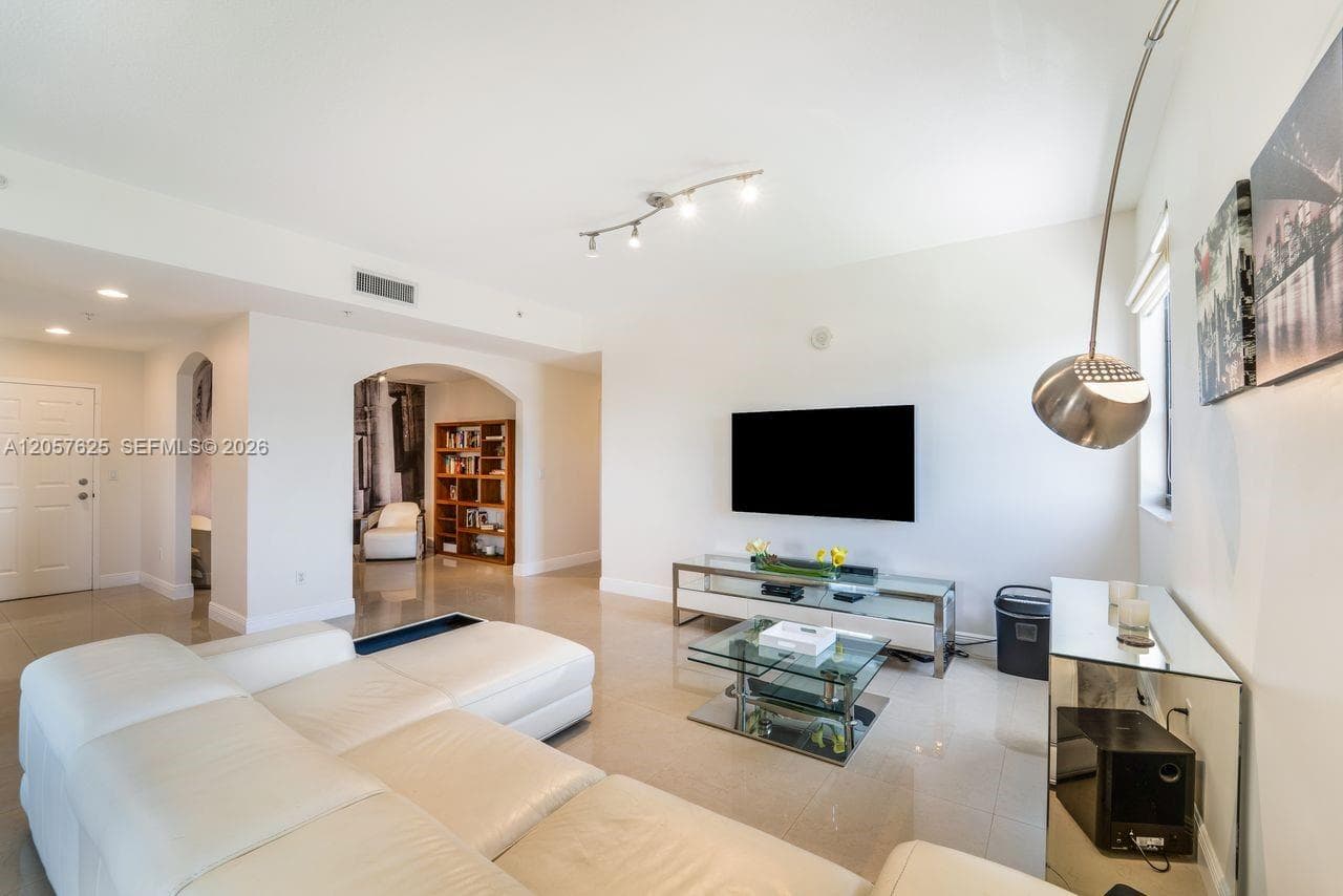 8395 SW 73rd Ave # 412, Miami, FL 33143 photo 2