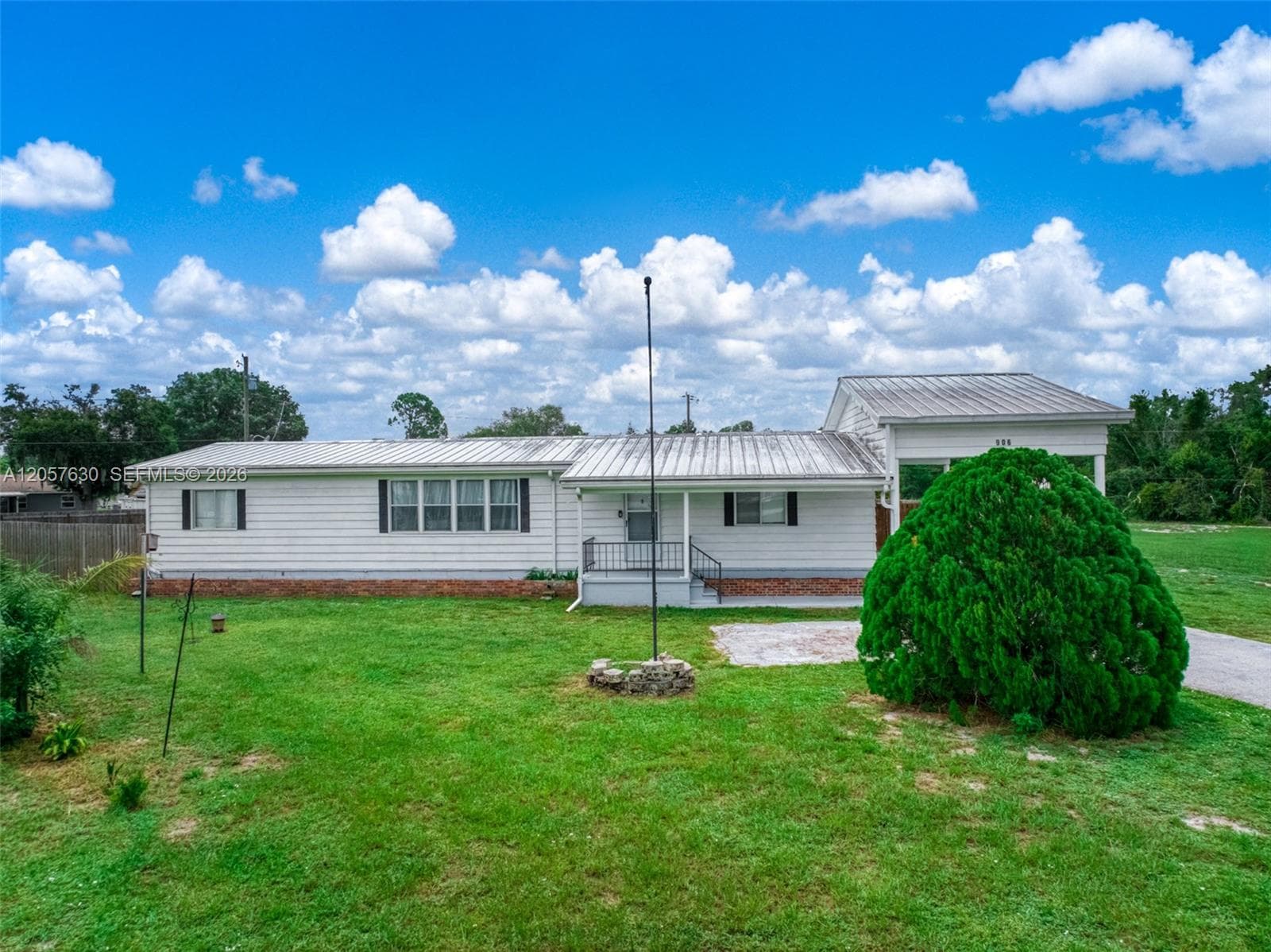 906 Whatley Court, Sebring, FL 33870 photo 2