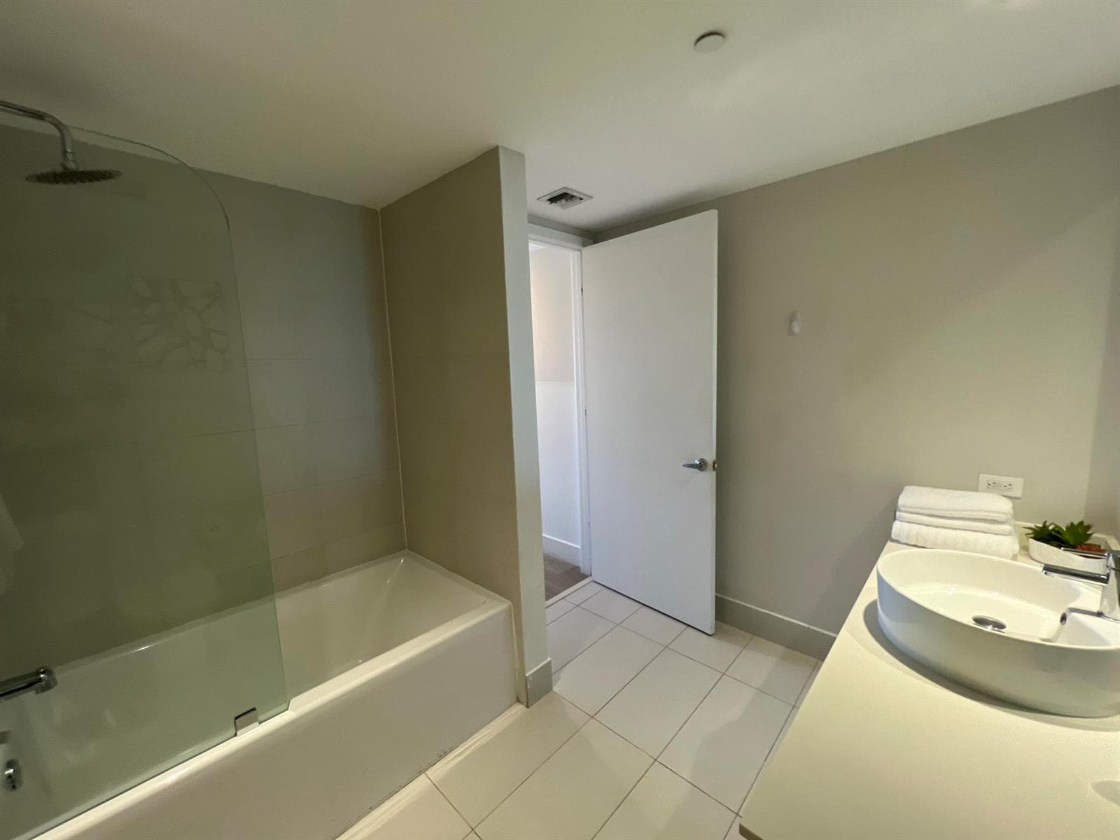 2600 E HALLANDALE BEACH Boulevard # T3110, Hallandale Beach, FL 33009 photo 5