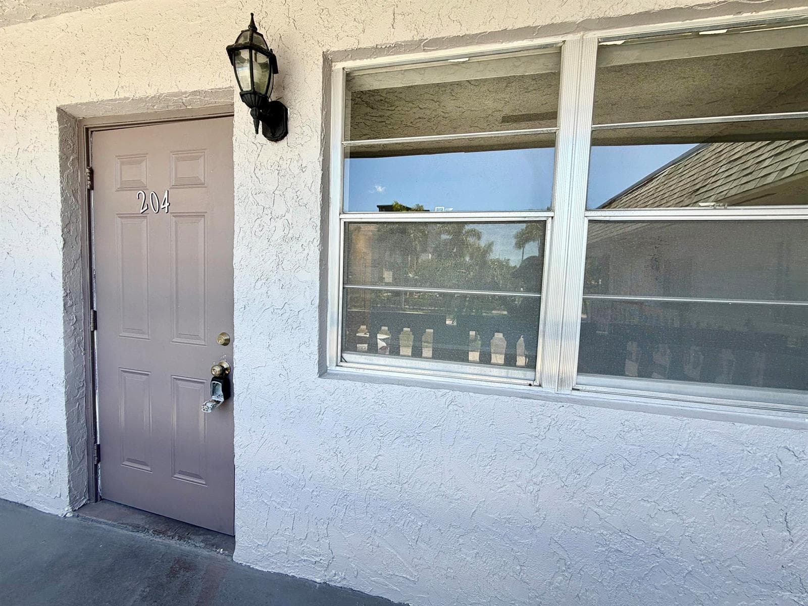 615 NE 10TH Street # 204, Hallandale Beach, FL 33009