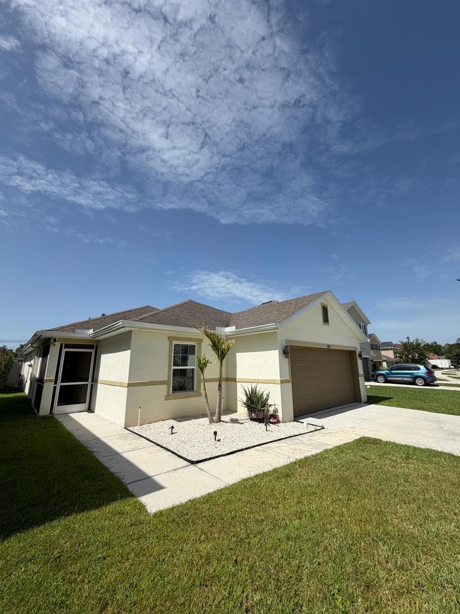 5670 NW Pine Trail Circle, Port St. Lucie, FL 34983
