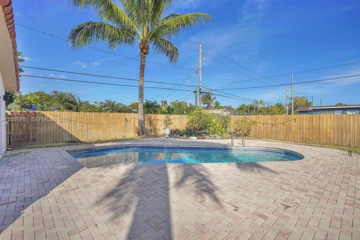 2005 N 36th Ave, Hollywood, FL 33021 photo 2