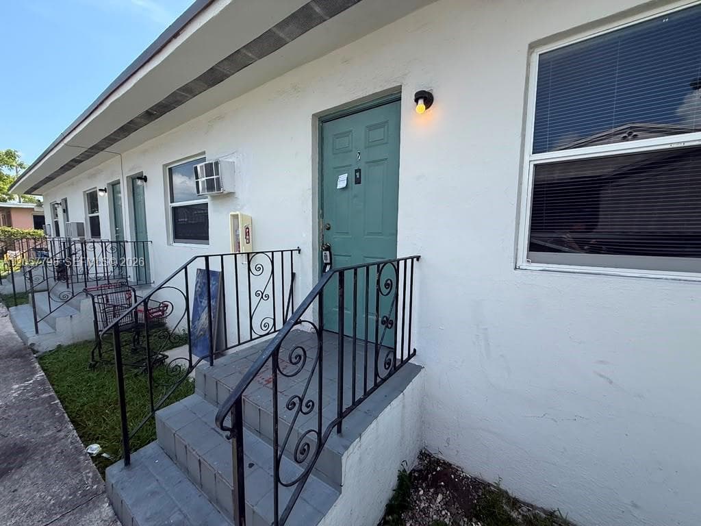 2140 NW 24th St # 2, Miami, FL 33142