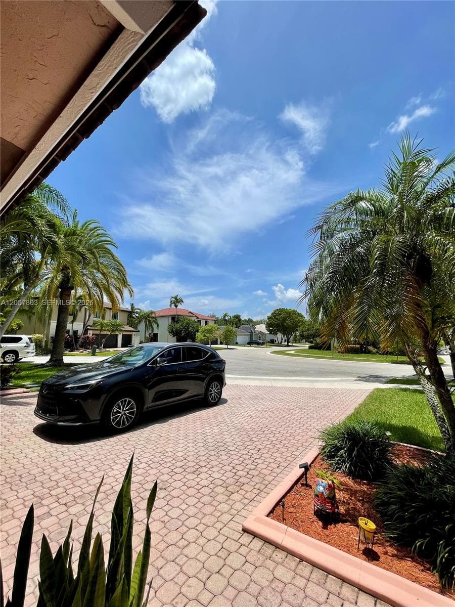 340 SW 167th Ave, Pembroke Pines, FL 33027 photo 4