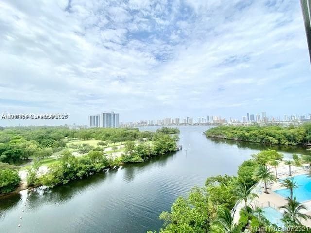 16385 Biscayne Blvd # 702, North Miami Beach, FL 33160