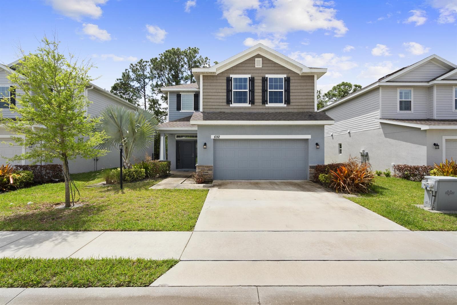 692 NE Turtleback Trail, Port St. Lucie, FL 34983 photo 2