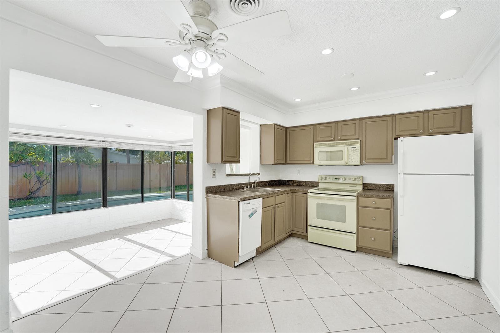 4360 NE 13th Avenue, Oakland Park, FL 33334 photo 4