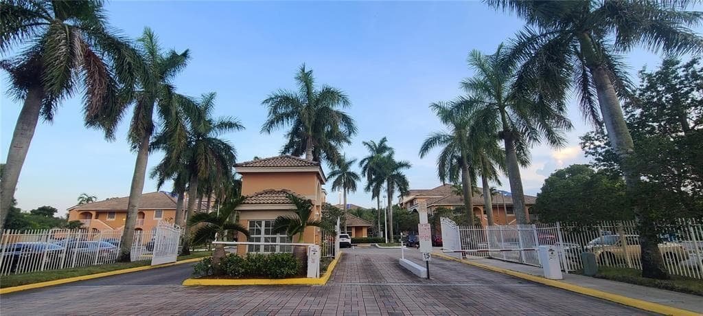 6900 SW 39TH Street # 311K, Davie, FL 33314 photo 2