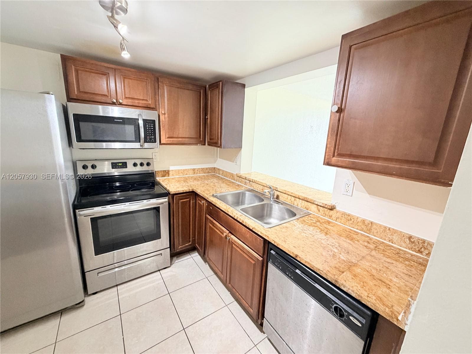 496 NW 165th St Rd # D-409, Miami, FL 33169 photo 5
