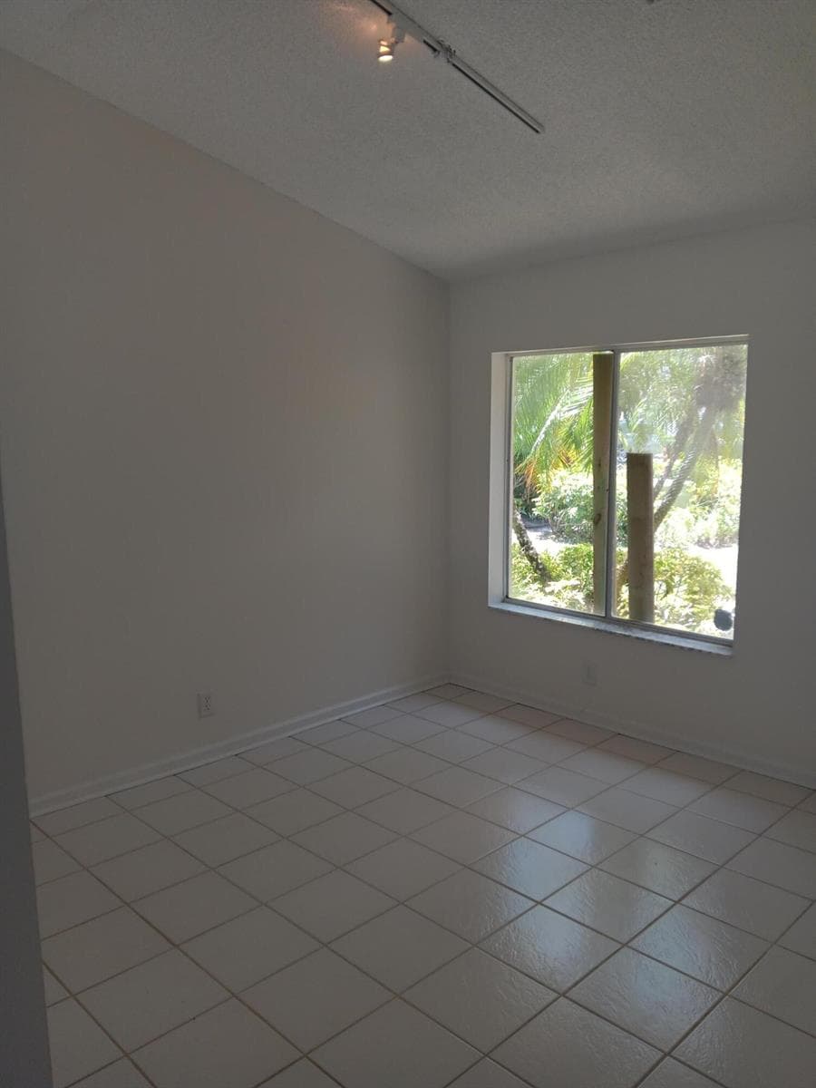 23157 Fountain View Drive # E, Boca Raton, FL 33433 photo 2