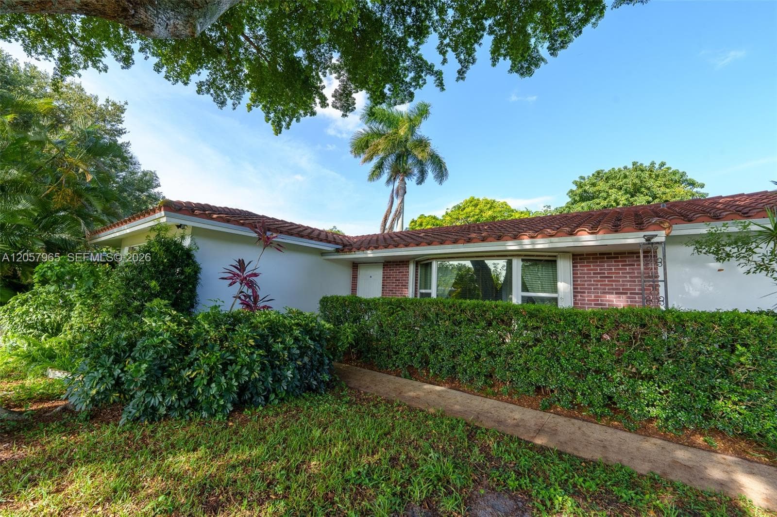 740 Ridgewood Ln, Plantation, FL 33317 photo 2