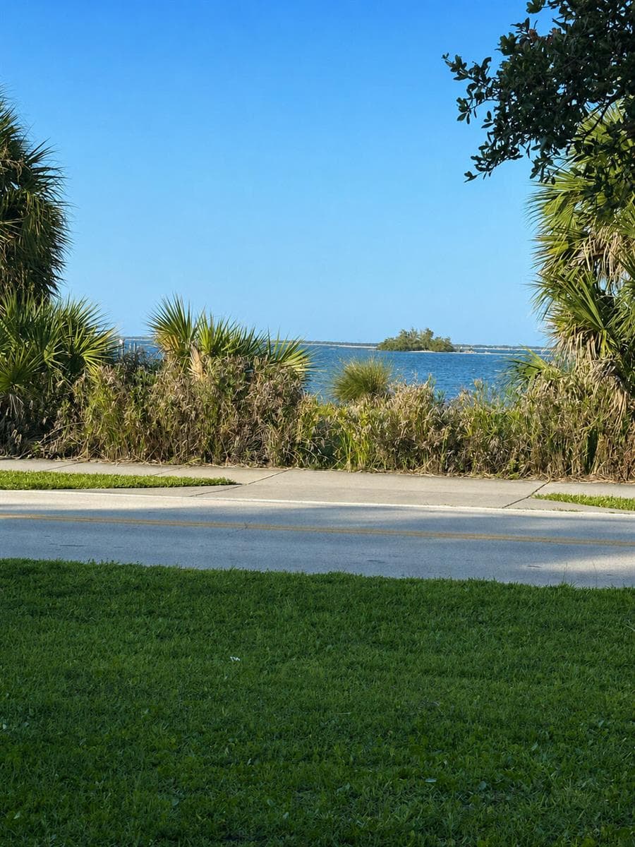 1026 INDIAN RIVER Drive, Sebastian, FL 32958 photo 2