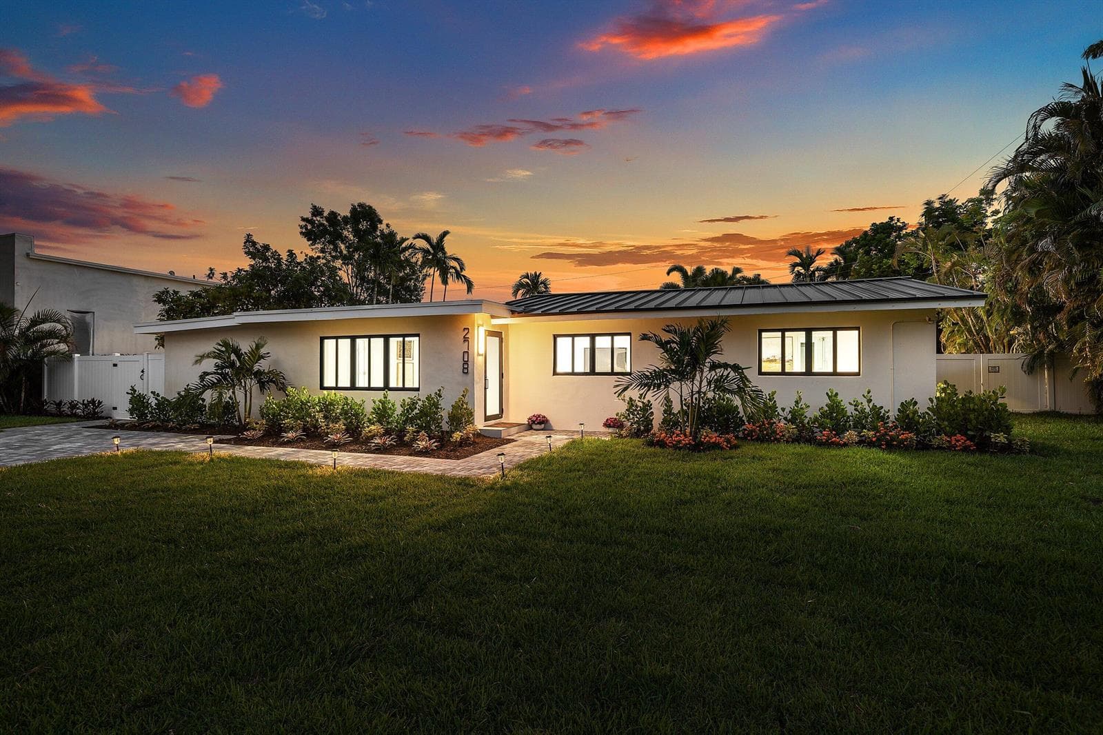 2708 NE 1ST Avenue, Wilton Manors, FL 33334 photo 3