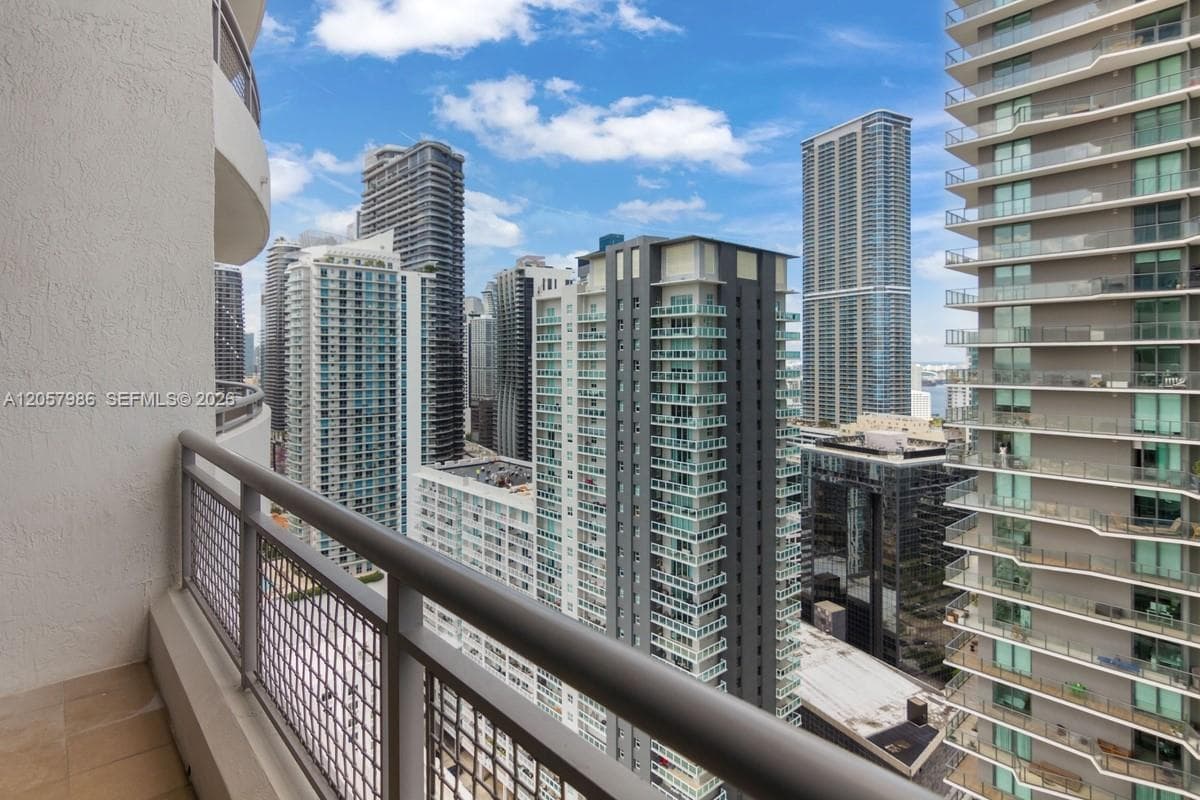 60 SW 13th St # 3022, Miami, FL 33130 photo 3