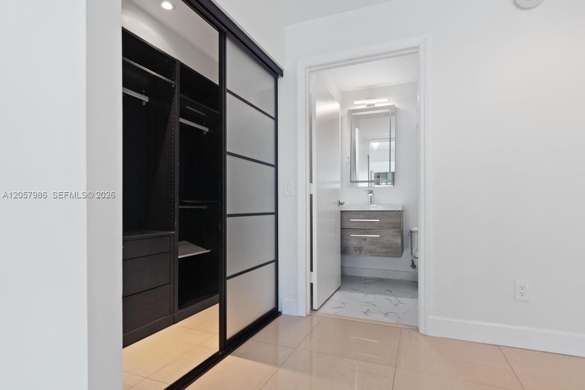 60 SW 13th St # 3022, Miami, FL 33130 photo 5