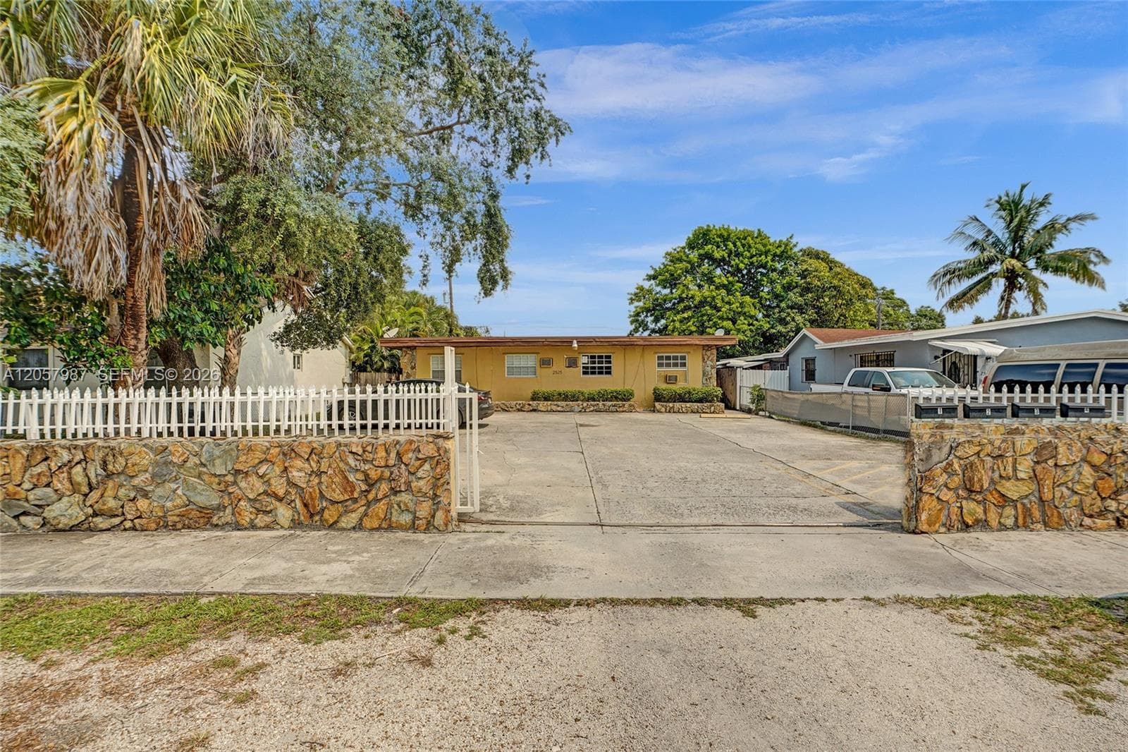 2525 Superior St # 4, Opa-Locka, FL 33054