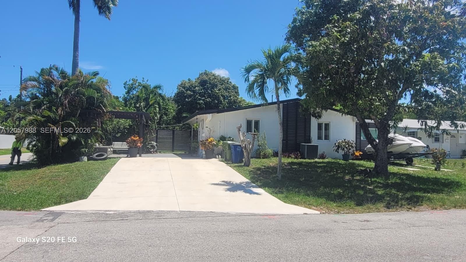701 SW 4th Ct, Hallandale Beach, FL 33009 photo 2