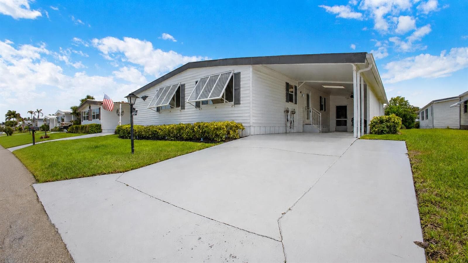 140 NE Pinelake Village Boulevard, Jensen Beach, FL 34957 photo 2