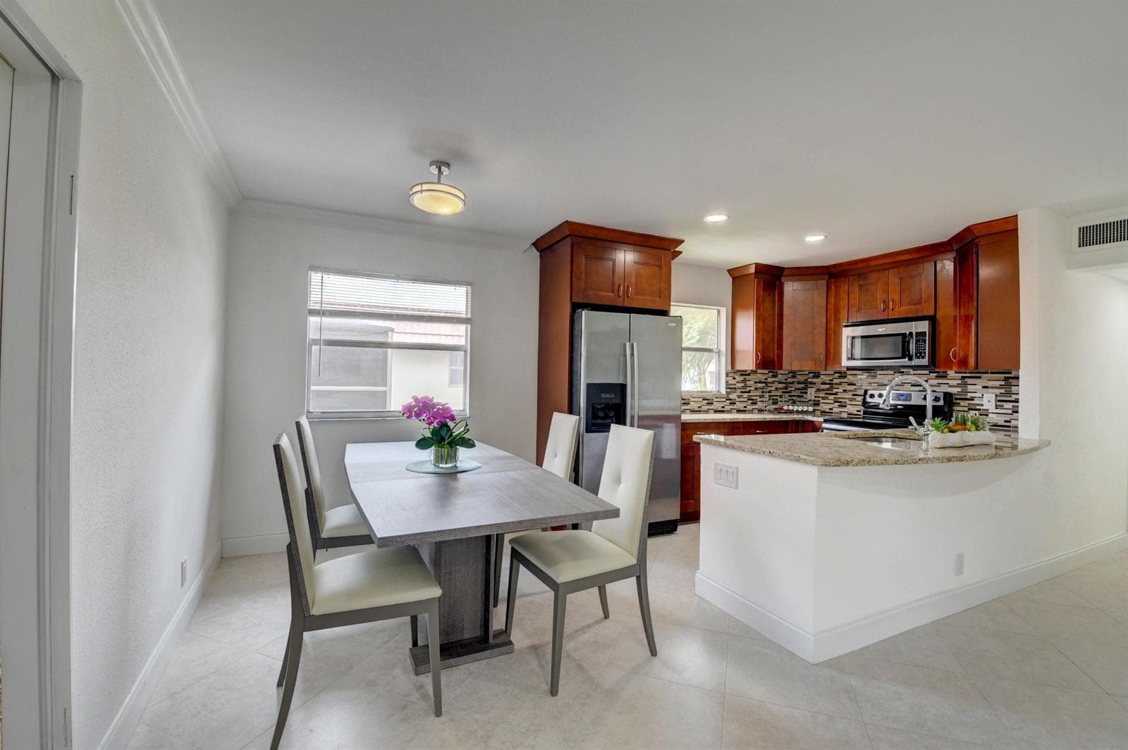 468 Saxony J, Delray Beach, FL 33446 photo 2