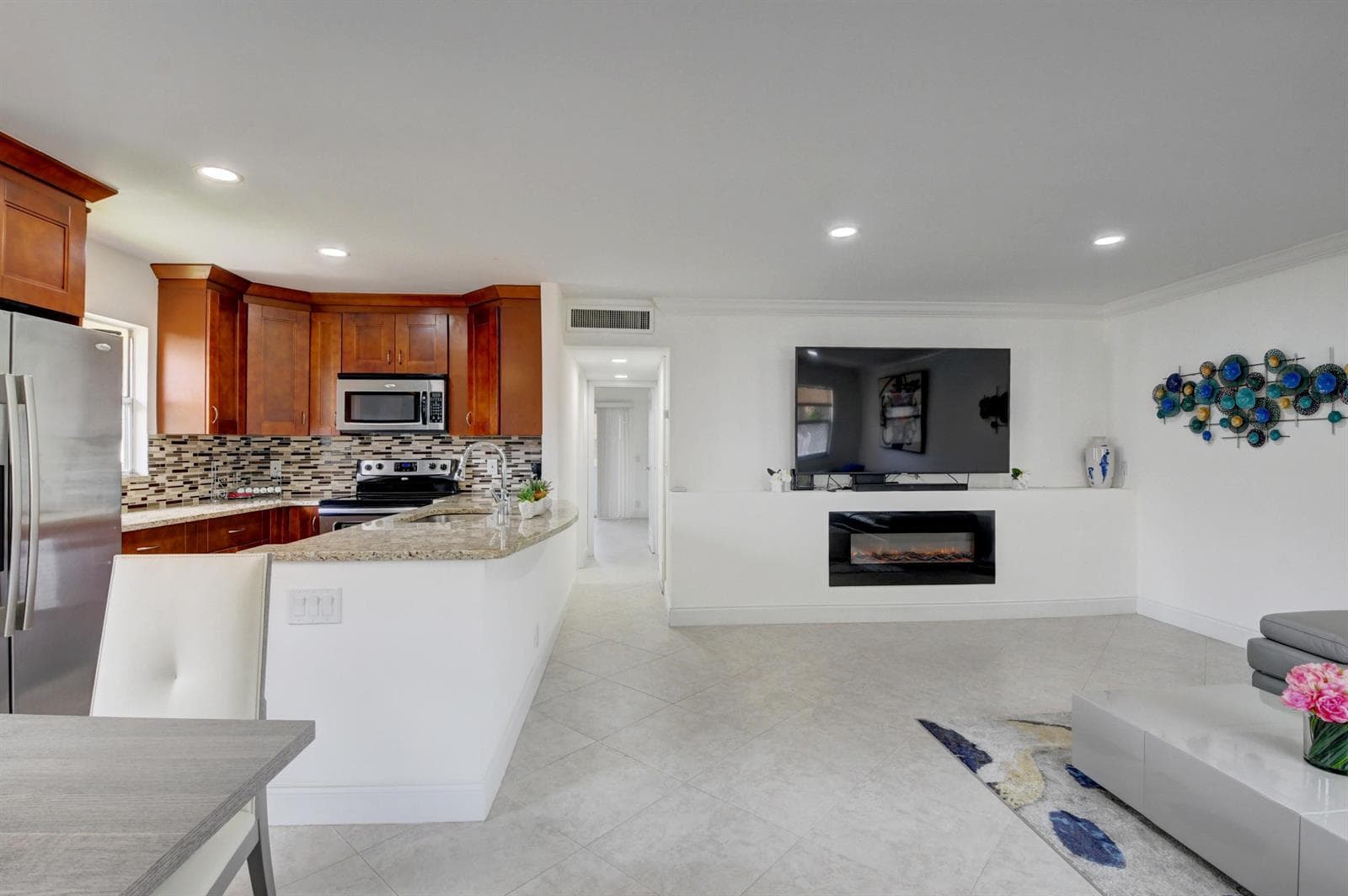 468 Saxony J, Delray Beach, FL 33446 photo 4