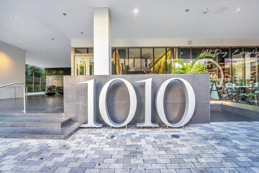 1010 Brickell Ave # 1810, Miami, FL 33131 photo 2