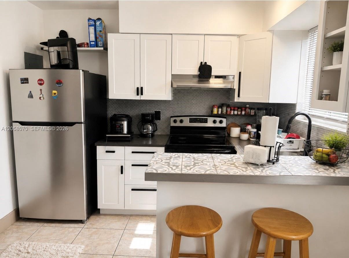 615 NE 7th St # 7, Hallandale Beach, FL 33009 photo 2