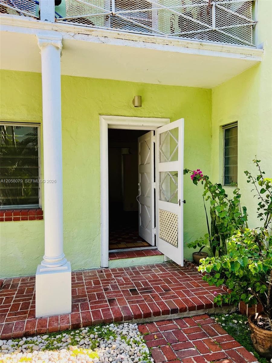 2830 Pine Tree Dr # 1, Miami Beach, FL 33139 photo 2
