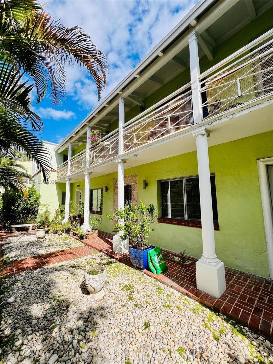 2830 Pine Tree Dr # 1, Miami Beach, FL 33139