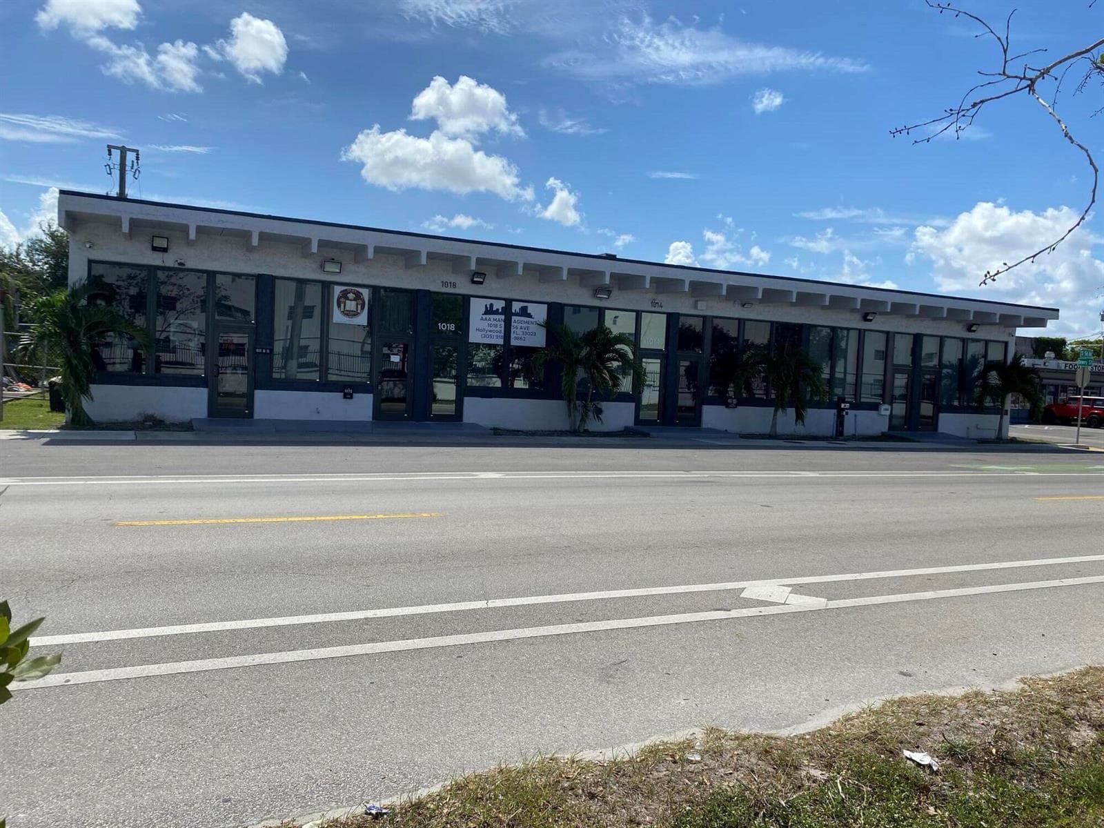 1000 S 56th Avenue, Hollywood, FL 33023