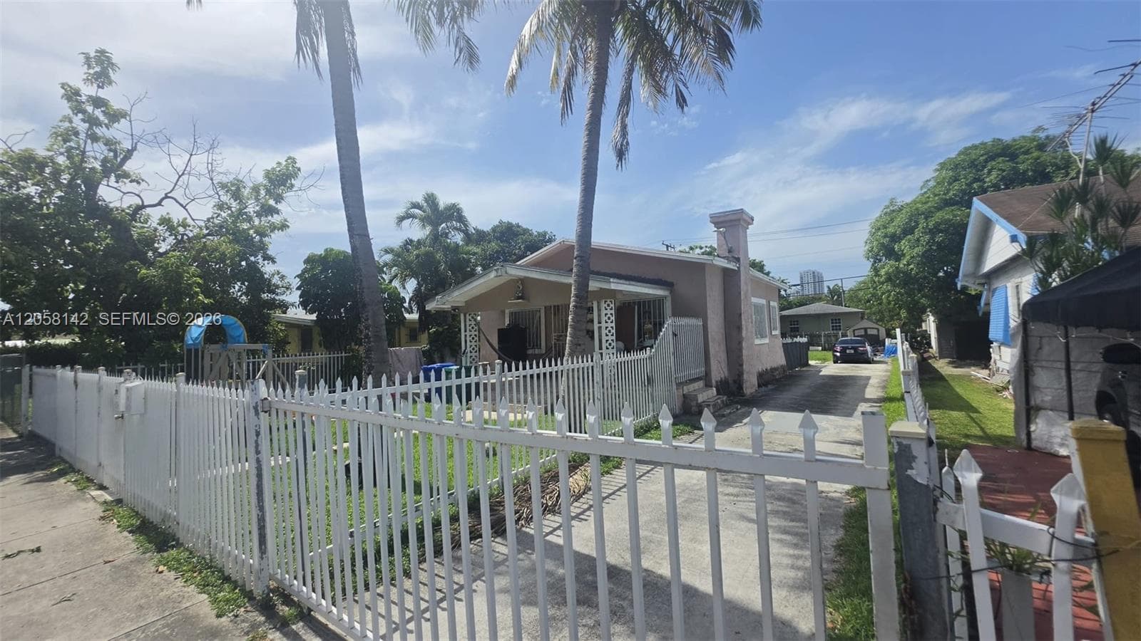 1888 NW 18th St, Miami, FL 33125