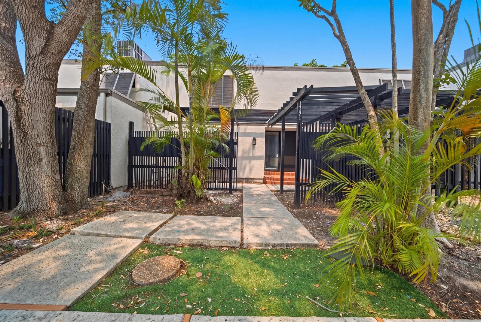 1391 E GOLFVIEW Drive # 1391, Pembroke Pines, FL 33026 photo 2