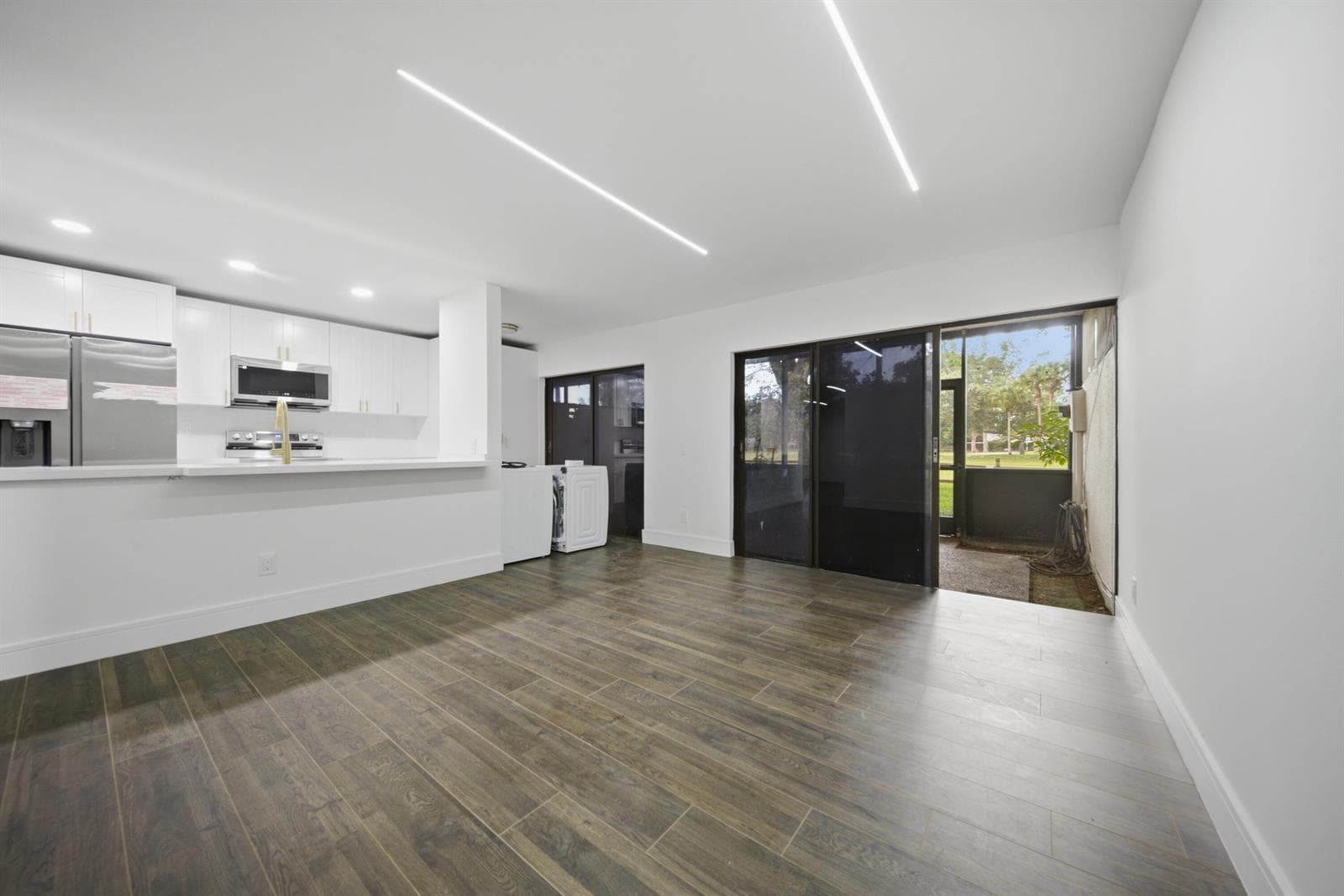 1391 E GOLFVIEW Drive # 1391, Pembroke Pines, FL 33026 photo 4