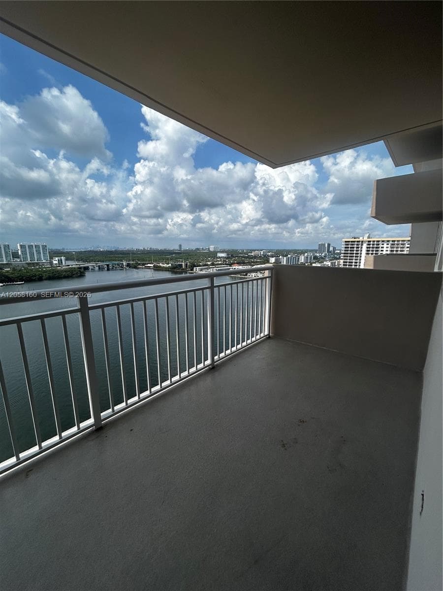 250 174th St # 2102, Sunny Isles Beach, FL 33160 photo 3
