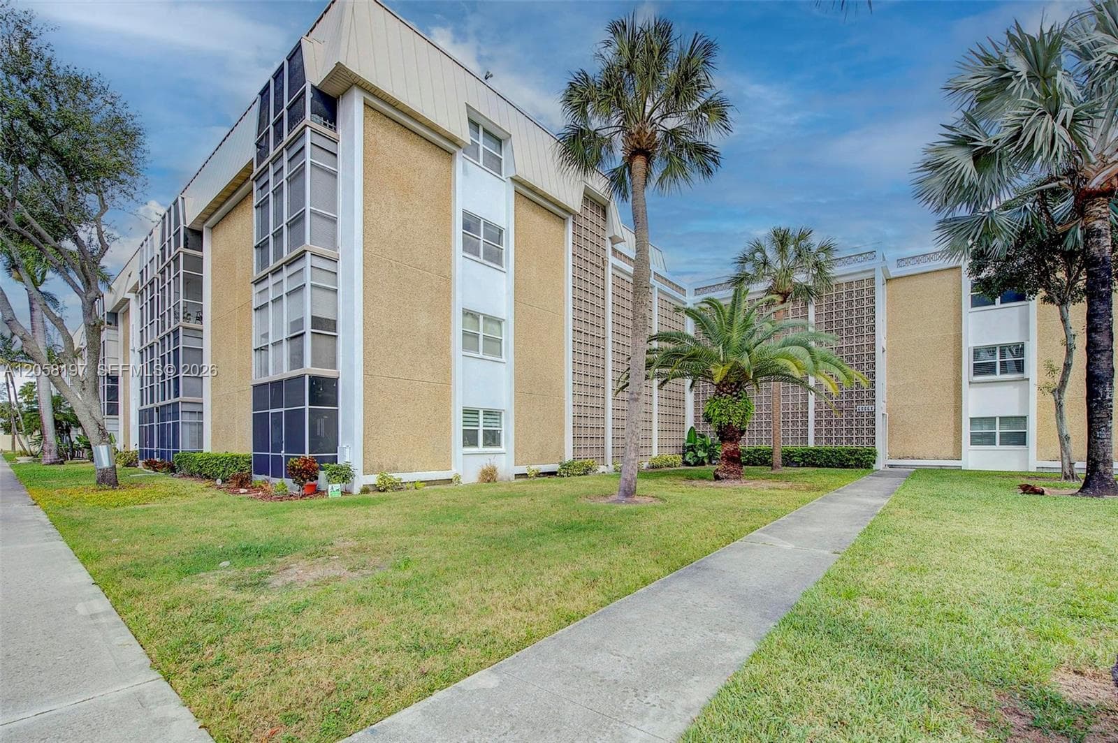 3020 NE 16th Ave # 306, Oakland Park, FL 33334 photo 2