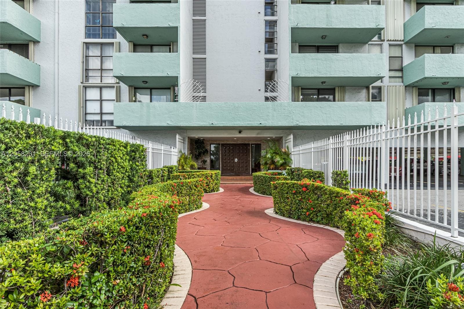 1825 W 44th Pl # 509, Hialeah, FL 33012